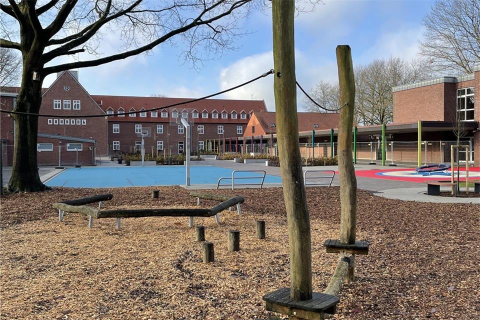 Der Schulhof wurde für rund 1,2 Millionen Euro erneuert.
