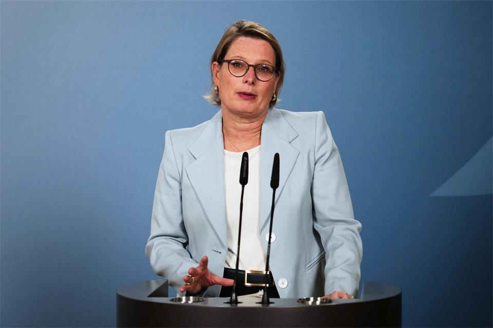 Der Schutz von Frauen vor Gewalt, auch digitaler Gewalt, ist ein Schwerpunkt der Arbeit von Bundesjustizministerin Stefanie Hubig (SPD). (Archivfoto)Sven Kaeuler/dpa