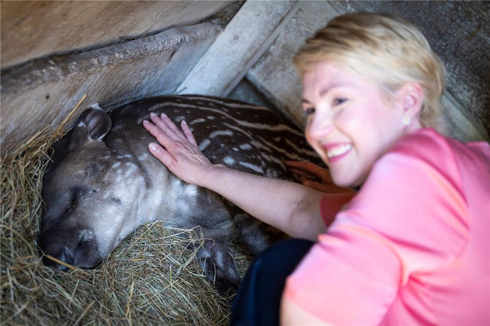 Der Schweriner Zoo habe sich in den vergangenen 70 Jahren immer wieder verändert und weiterentwickelt, sagte Mecklenburg-Vorpommerns Ministerpräsidentin Manuela Schwesig (SPD).Philip Dulian/dpa