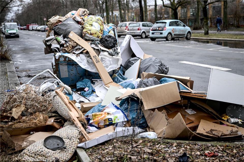 Der Senat startet eine Kampagne gegen Sperrmüll auf Berlins Straßen. (Archivbild)Britta Pedersen/dpa
