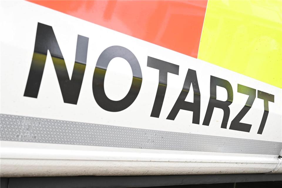 Der Senior starb noch an der Unfallstelle. (Symbolbild)Bernd Weißbrod/dpa