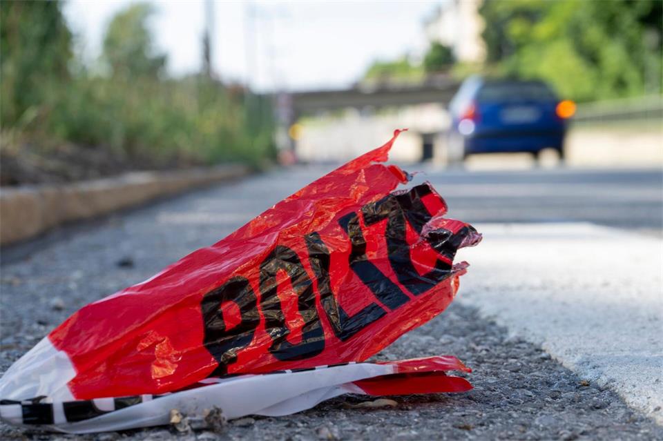 Der Senior war bereits am Freitag mit dem Auto einer 36-Jährigen zusammengeprallt. (Symbolbild)Stefan Puchner/dpa