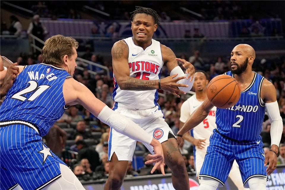 Der Sieg gegen die Pistons hält die Playoff-Hoffnungen der Magic am Leben.John Raoux/AP/dpa