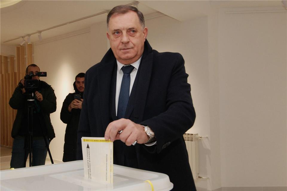 Der Sieger ist ein Vertrauter des bisherigen Präsidenten Milorad Dodik.Radivoje Pavicic/AP/dpa