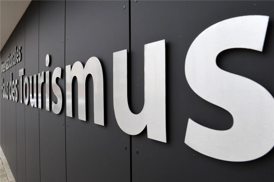 Der Sitz der geplanten Tourismus GmbH bleibt laut Wirtschaftsminister Wolfgang Blank (parteilos) in Rostock. (Archivbild)Bernd W�stneck/dpa