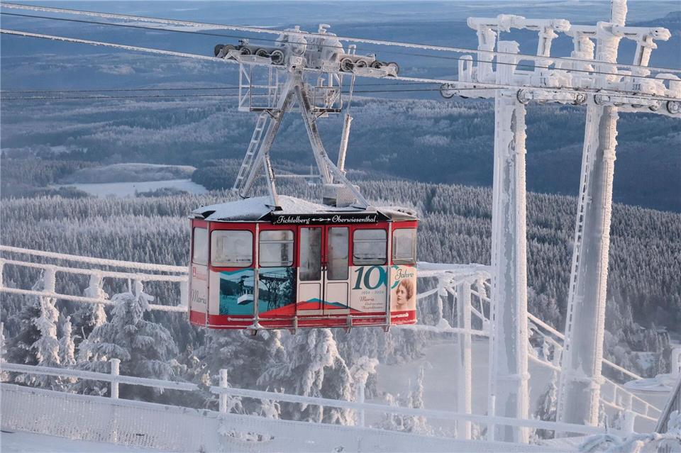 Der Skibetrieb in Oberwiesenthal startet am Dienstag. (Archivbild)Sebastian Willnow/dpa