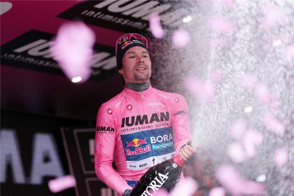 Der Slowene Primoz Roglic hat beim Giro d’Italia das Rosa Trikot des Gesamtführenden übernommen.Gian Mattia D’Alberto/LaPresse/AP/dpa