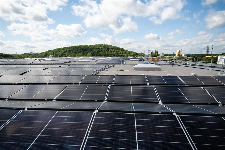 Der Solarboom hat sich 2025 auch in NRW etwas abgeschwächt: Es wurden weniger Anlagen gebaut als noch im Vorjahr. (Symbolbild)Bernd Thissen/dpa