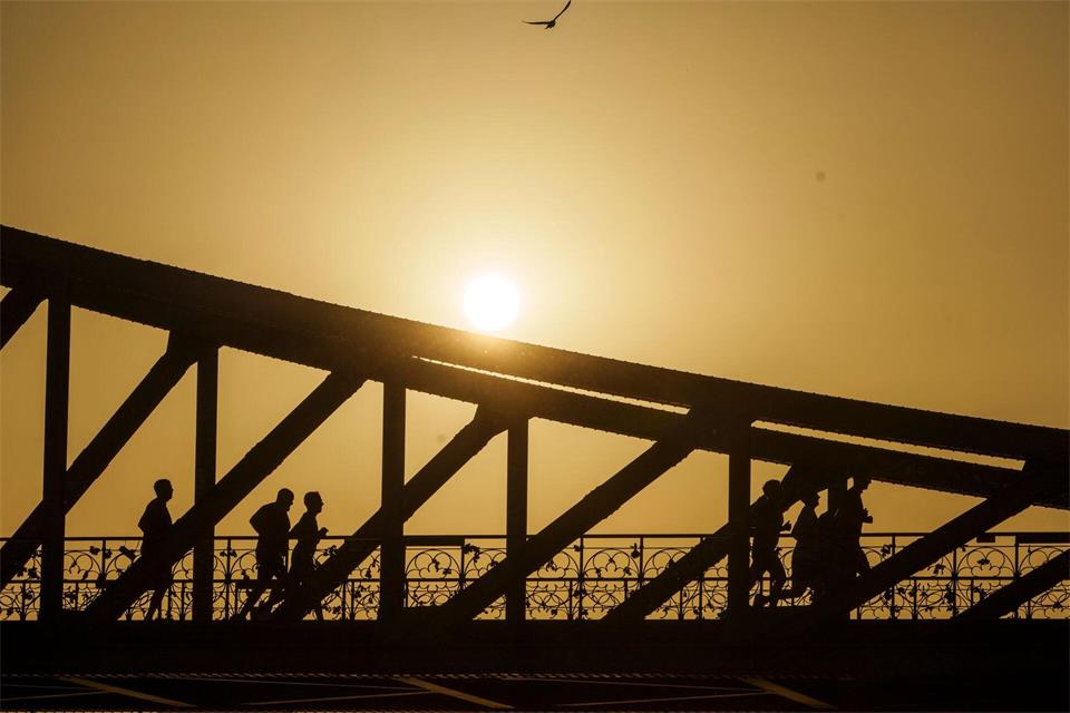Der Sommer in Hessen war besonders warm. (Archivbild)Andreas Arnold/dpa