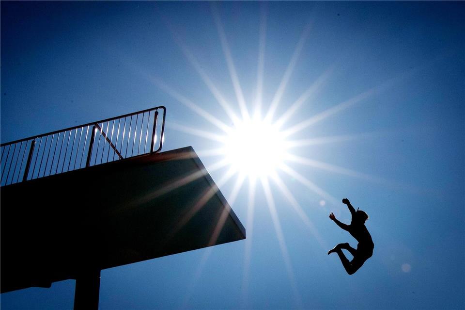 Der Sommer kommt bis Samstag mit hohen Temperaturen und viel Sonne zurück nach Nordrhein-Westfalen. (Archivbild)Friso Gentsch/dpa
