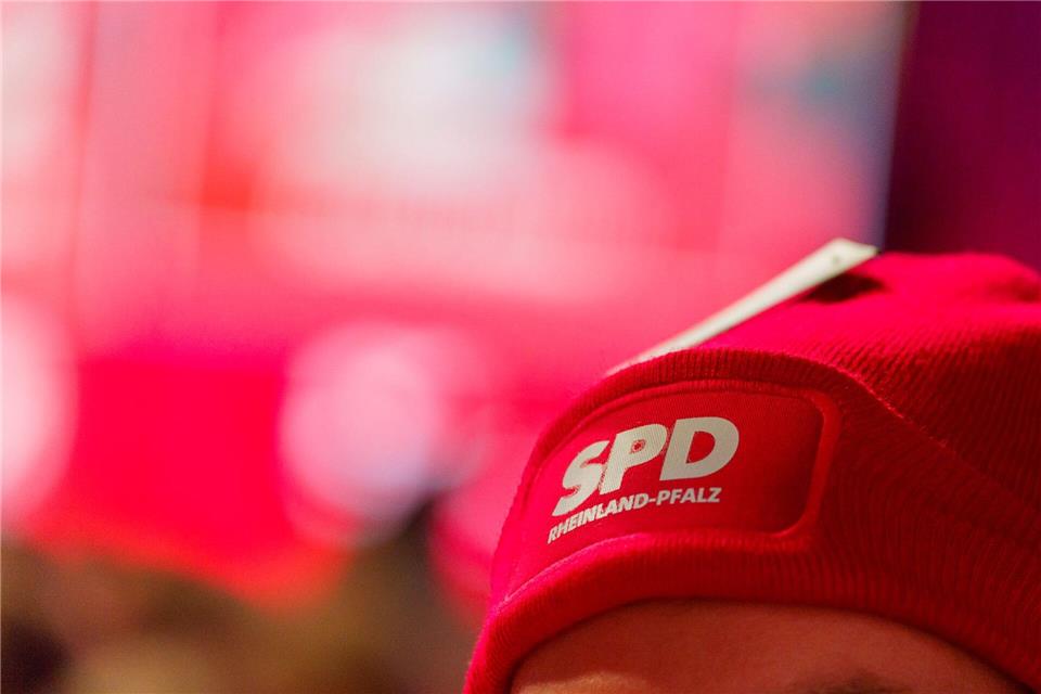 Der Sonderurlaub einer Landesbeamtin aus dem SPD-geführten Innenministerium in Mainz, die noch bis Ende Mai dieses Jahres für die SPD Rheinland-Pfalz tätig ist, wird hitzig diskutiert. (Symbolfoto) Andreas Arnold/dpa