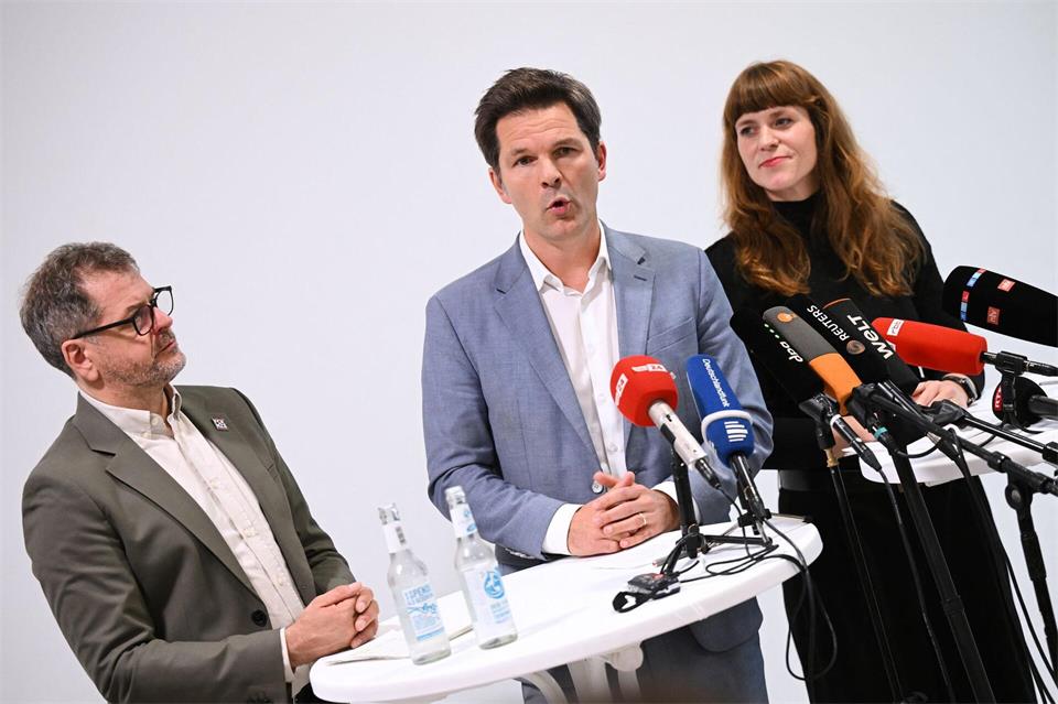 Der Sondierungsprozess zwischen den Spitzen von Linke, SPD und Grünen in Berlin ist ins Stocken geraten. (Archivbild) Annette Riedl/dpa