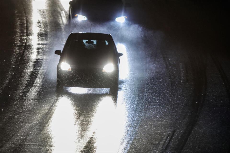 Der Sonntag in NRW bringt Wolken, Regen und regional Frost. (Symbolbild)Christoph Reichwein/dpa