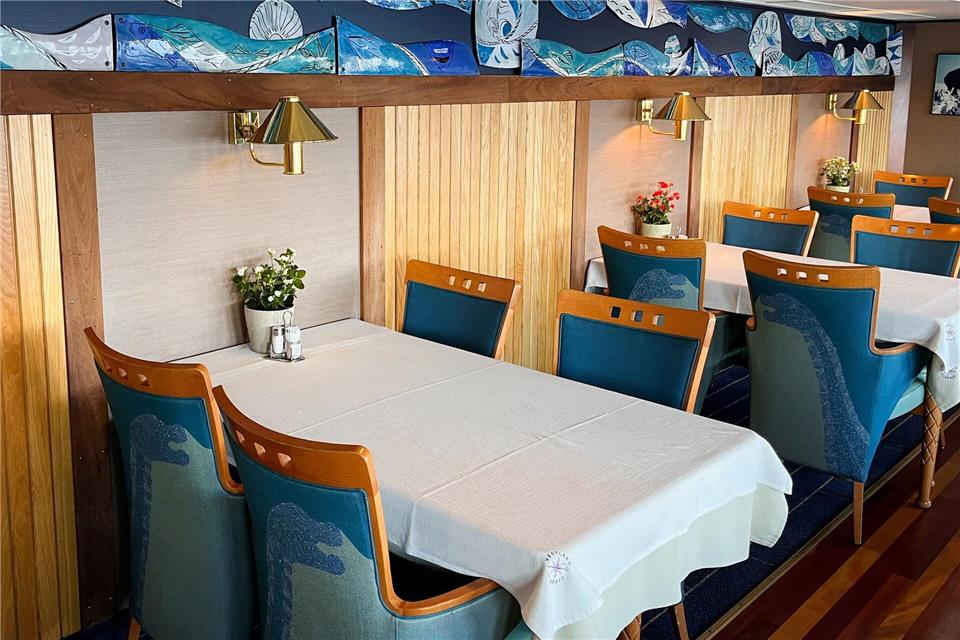 Der Speisesaal der „Nordstjernen“ ist schlicht, aber nicht ungemütlich.Heidi Scharvogel/dpa-tmn