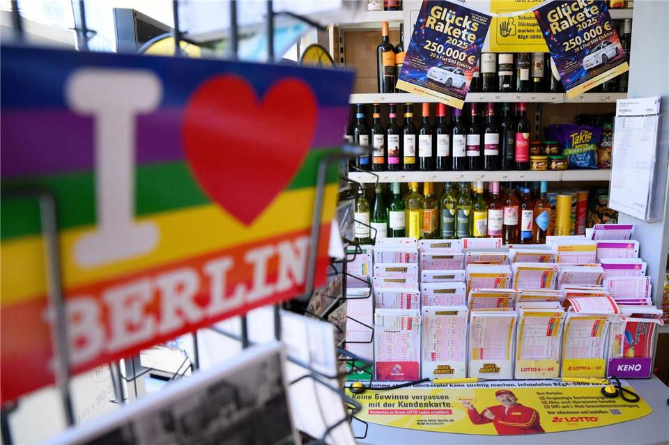 Der Spieler oder die Spielerin hat die Tipps bei einer Annahmestelle in Charlottenburg-Wilmersdorf abgegeben. (Archivbild)Bernd von Jutrczenka/dpa