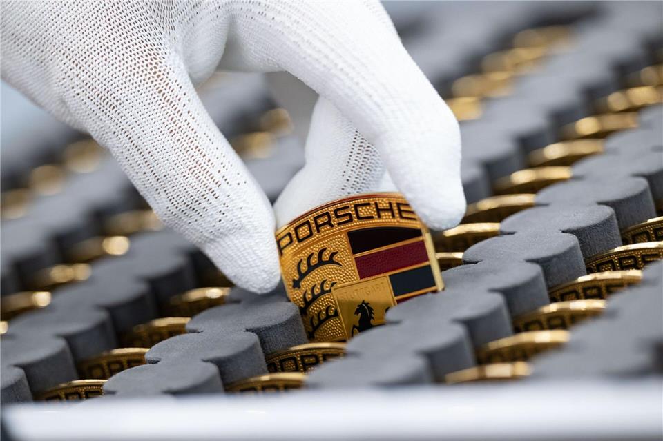 VW-Chef Blume: Kommen beim Sparen gut voran Der Sportwagenbauer Porsche ist bereits länger in schwerem Fahrwasser.Marijan Murat/dpa