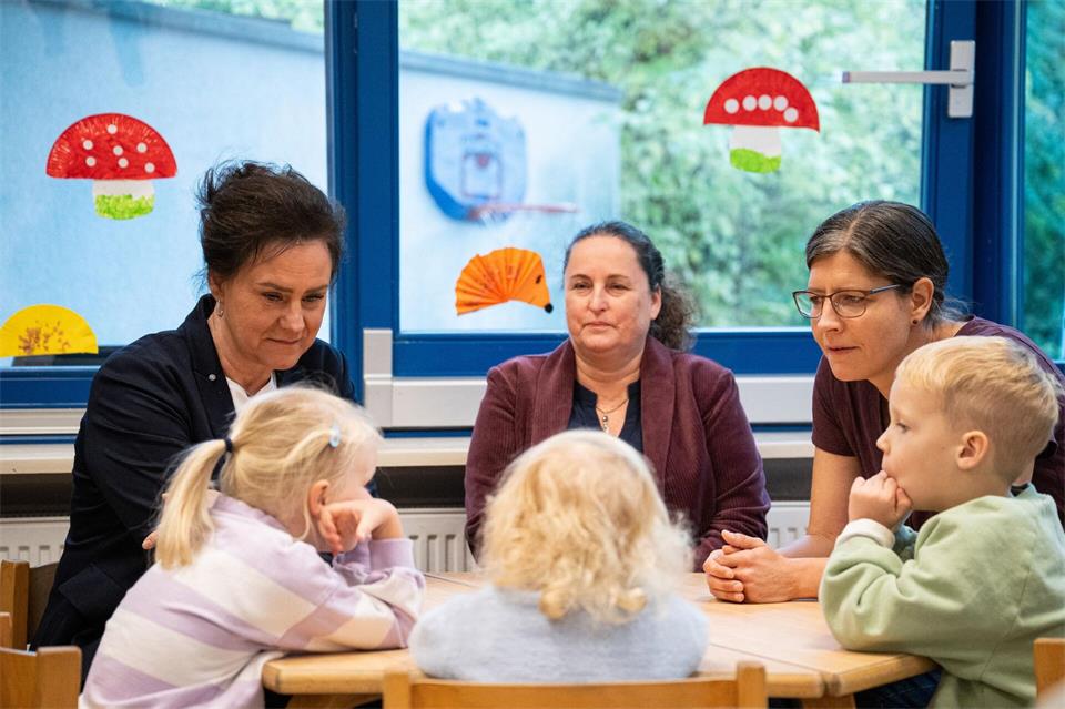 Der Sprachstand der Kinder soll eineinhalb Jahre vor Schulbeginn erhoben werden. Hannes P. Albert/dpa