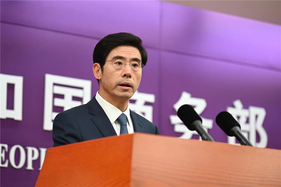 Der Sprecher des chinesischen Handelsministeriums rechtfertigte das Vorgehen Pekings. (Archivbild) Johannes Neudecker/dpa