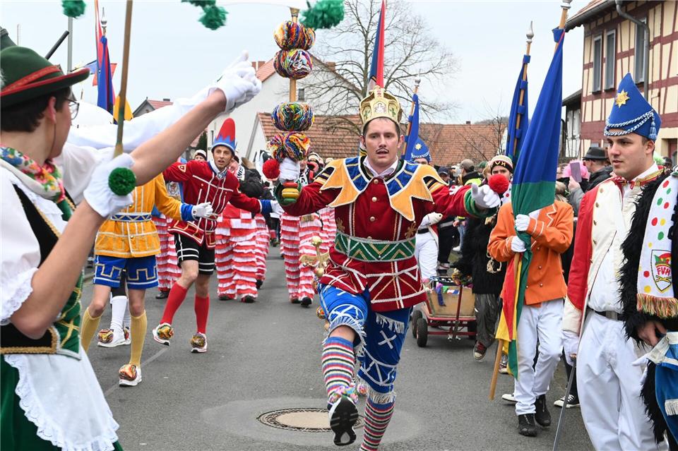 Der Springerzug geht auf einen alten Brauch aus dem 17. Jahrhundert zurück. Damals brachten Tiroler Steinmetze die Tradition nach Herbstein in den Vogelsberg. (Archivbild)Uwe Zucchi/dpa