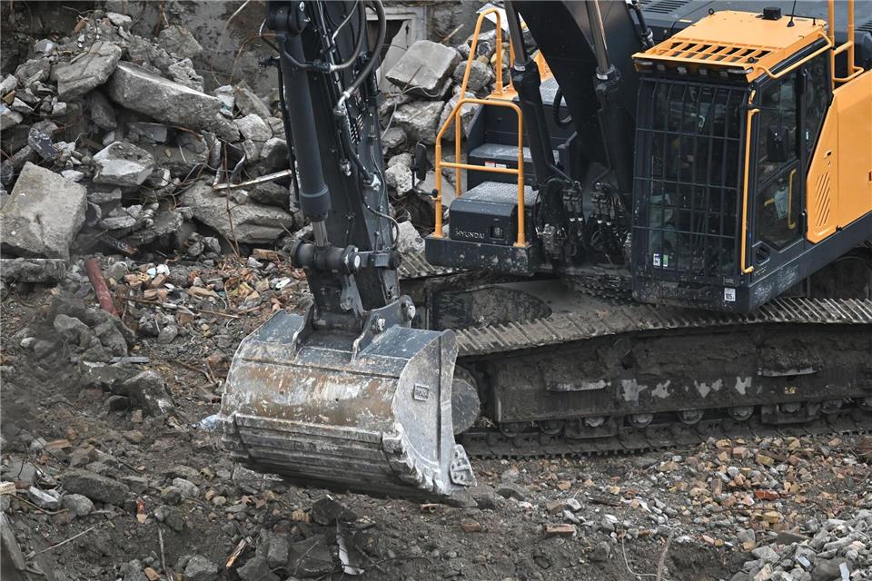 Der Staat will gewaltige Milliardensummen in Straßen, Schienen und Verteidigung stecken, das dürfte die Konjunktur beflügeln.Elisa Schu/dpa