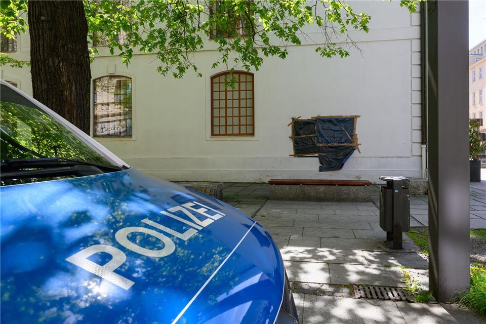 Der Staatsschutz ermittelt, nachdem die Synagoge in Cottbus mit einem rechtsextremistischen Symbol beschmiert worden ist. Patrick Pleul/dpa