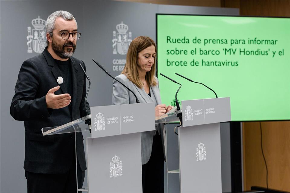 Der Staatssekretär für Gesundheit, Javier Padilla, informiert bei einer Pressekonferenz über Maßnahmen zur Vermeidung der Ausbreitung des Hantavirus.Carlos Luján/EUROPA PRESS/dpa