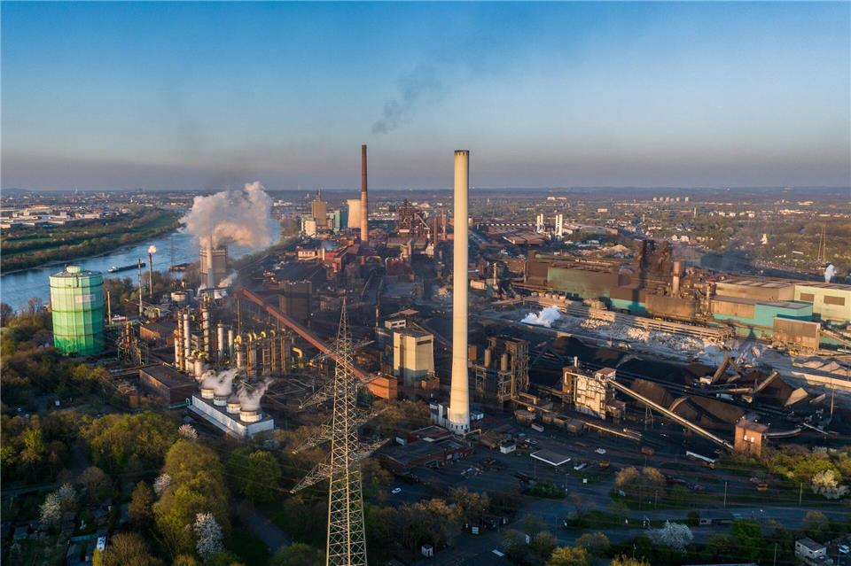Der Stahlkonzern Salzgitter will das Gemeinschaftsunternehmen HKM in Duisburg komplett übernehmen. 2.000 Stellen sollen wegfallen. (Archivbild)Christoph Reichwein/dpa