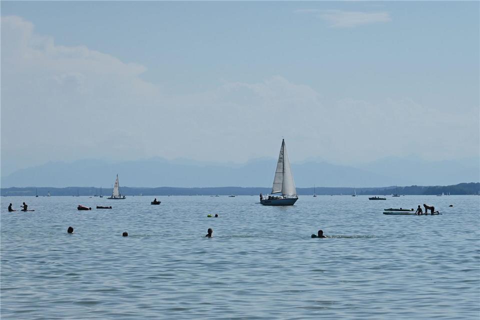 Der Starnberger See führt derzeit weniger Wasser als üblich. (Archivbild)Katrin Requadt/dpa