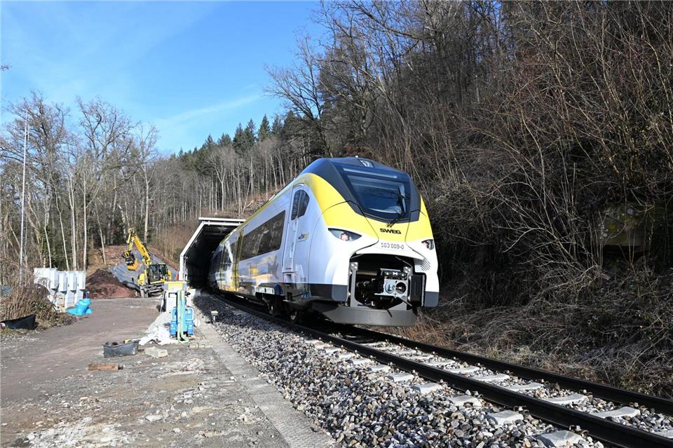 Der Start für die reaktivierte Hesse-Bahn steht unmittelbar bevor.Bernd Weißbrod/dpa