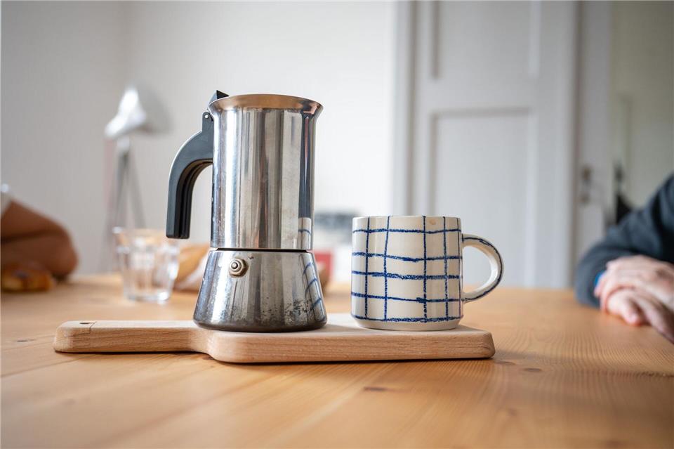 Der Start in den Tag mit Kaffee ist für die meisten Menschen ein jahrzehntelanges Ritual. (Symbolbild)Sebastian Gollnow/dpa