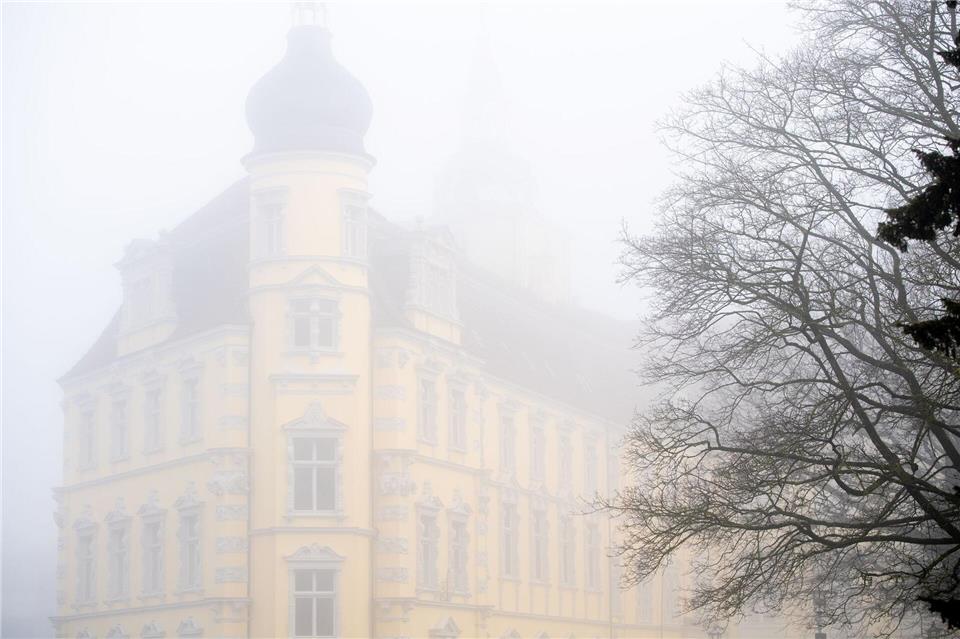 Der Start ins Wochenende wird in Niedersachsen und Bremen noch trüb und wolkenverhangen. (Archivbild)Hauke-Christian Dittrich/dpa
