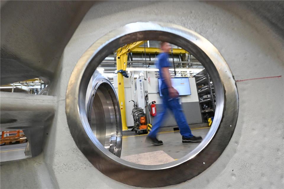 Der Stellenabbau in der Metall- und Elektroindustrie geht weiter. (Symbolbild)Bernd Weißbrod/dpa