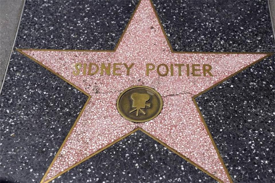 Der Stern des Schauspielers Sidney Poitier auf dem Hollywood Walk of Fame. Foto: Chris Pizzello/Invision/dpa