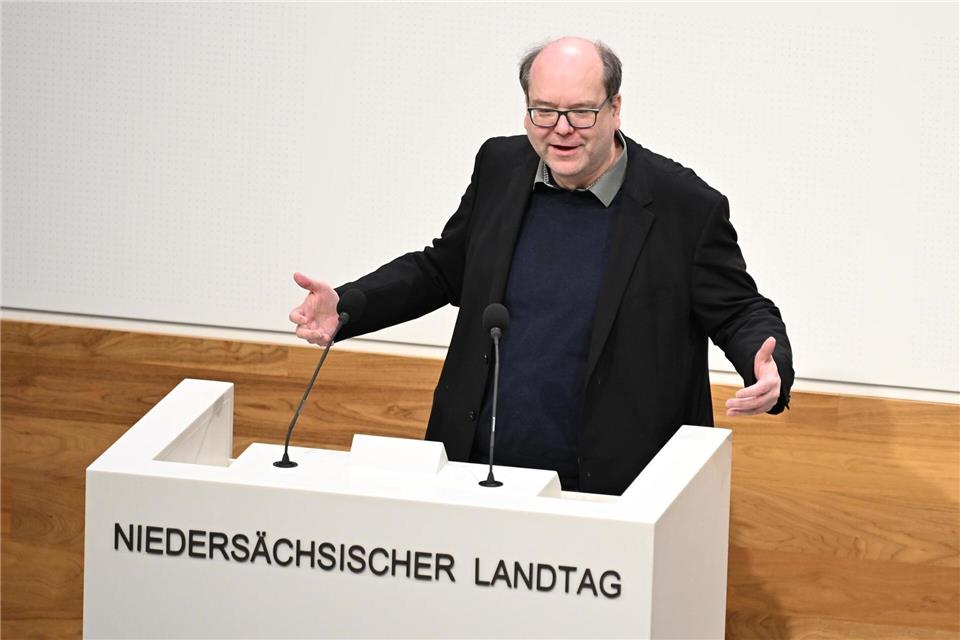 Der Stillstand im Bundeswirtschaftsministerium müsse enden, sonst drohe ein kostspieliger Rückschlag beim Offshore-Ausbau, sagte Christian Meyer. (Archivbild)Shireen Broszies/dpa