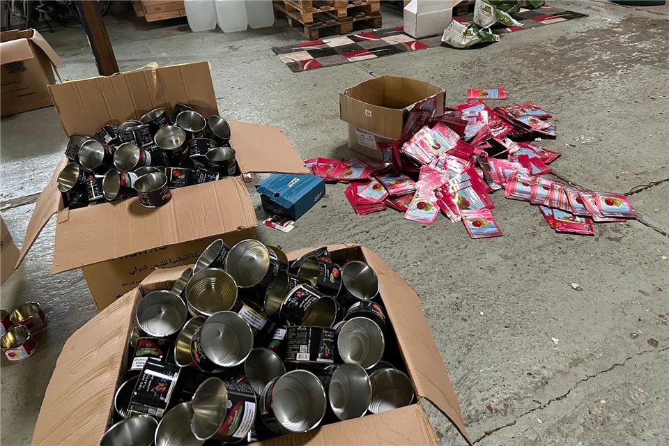 Zoll deckt illegale Tabak- und Zigarettenproduktion auf Der Straßenverkaufswert des Rauschgifts liegt laut Ermittlern bei rund 122.000 Euro.--/Zollfahndungsamt Essen/dpa