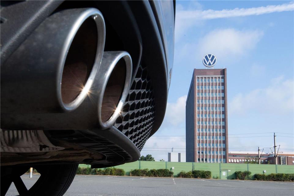 Der Streit um die Haftung für den Dieselskandal bei VW geht erneut vor Gericht. (Archivbild)Julian Stratenschulte/dpa