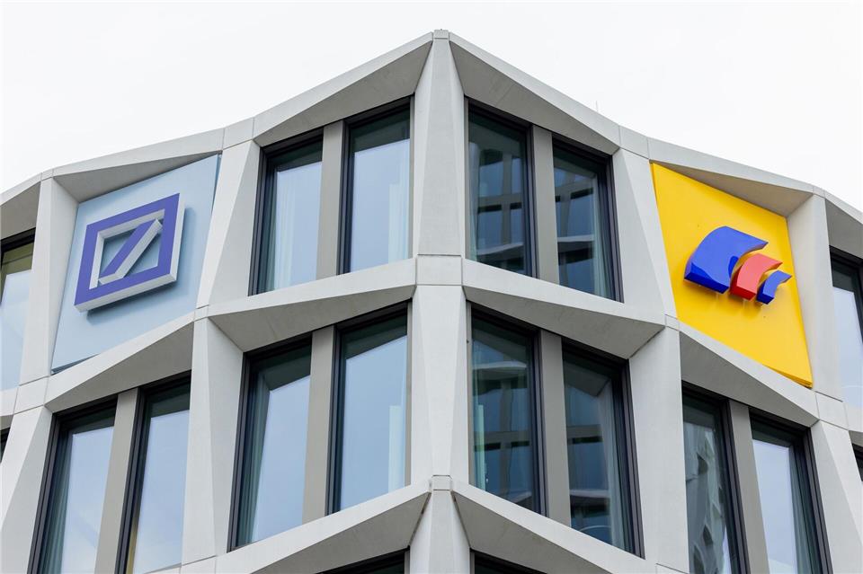 Der Streit um die Übernahme der Postbank ist zu Ende. (Symbolbild)Rolf Vennenbernd/dpa