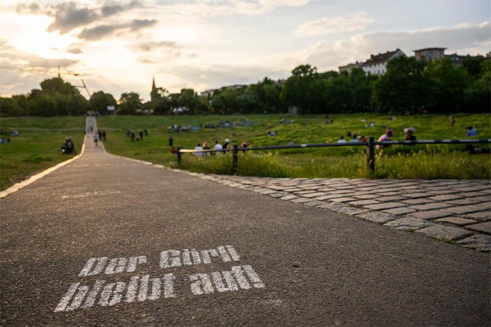 Der Streit um die nächtliche Schließung des Görlitzer Parks beschäftigt weiter die Gerichte. (Archivbild)Christophe Gateau/dpa
