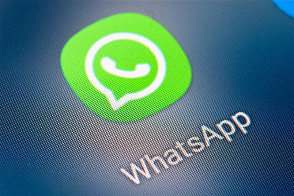 Der Streit um eine Millionenstrafe gegen WhatsApp geht vor den europäischen Gerichten weiter. (Symbolbild)Fabian Sommer/dpa