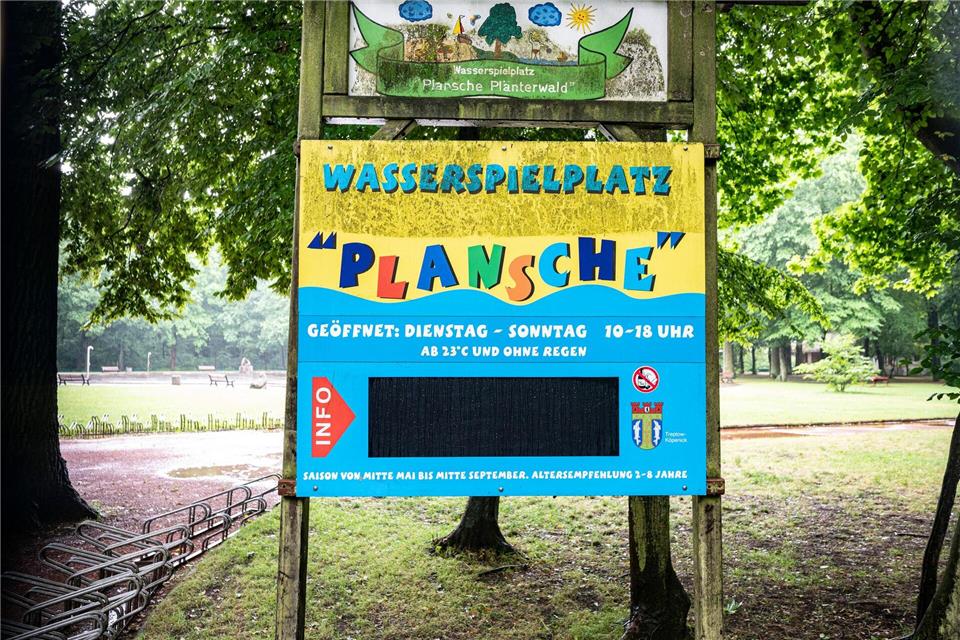 Der Streit um nackte Brüste auf dem Berliner Wasserspielplatz hat die Berliner Justiz lange beschäftigt. (Archivbild)Fabian Sommer/dpa