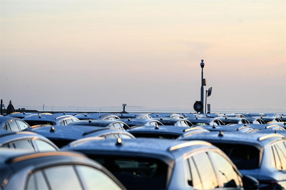 Der Strukturwandel in der Thüringer Automobilindustrie hält an (Symbolbild) Lars Penning/dpa