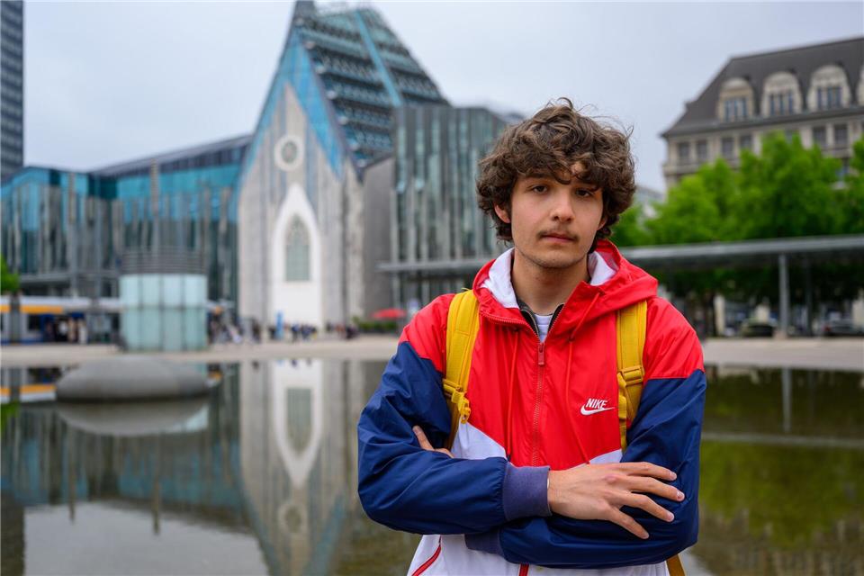 Der Student Dalyan Unland (20) wehrt sich zusammen mit einem befreundeten Anwalt gegen Hasskommentare im Netz. Hendrik Schmidt/dpa