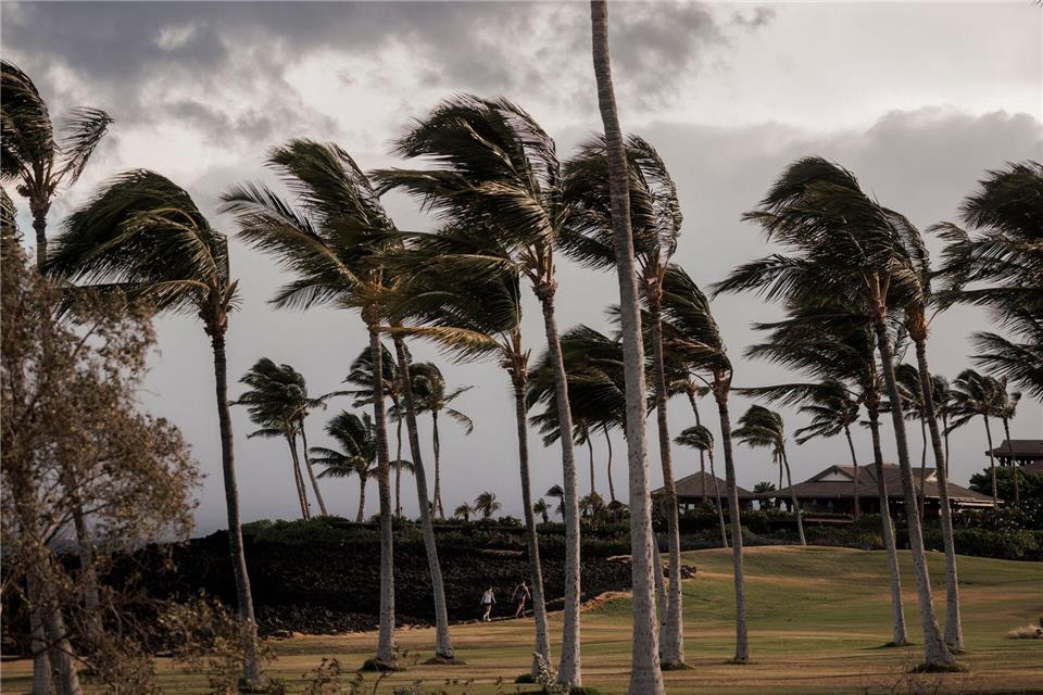 Der Sturm „Lala“ hat sich unmittelbar vor Hawaii zu einem Hurrikan verstärkt und sorgt für Überschwemmungen, Stromausfälle und Straßensperren.Stephen Lam/San Francisco Chronicle/AP/dpa