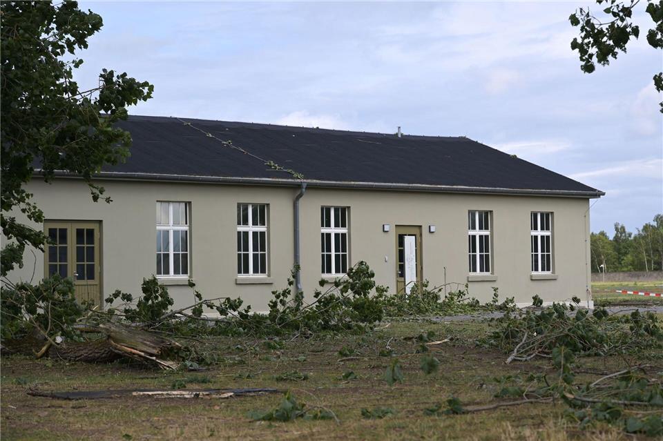 Der Sturm hatte Teile der Gedenkstätte beschädigt. (Archivbild)Michael Bahlo/dpa