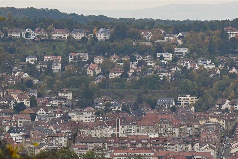 Der Stuttgarter Kessel. Eigentümer großer Grundstücke in Baden-Württemberg müssen seit der Neuregelung zum Teil erheblich höhere Summen zahlen. (Symbolbild)Bernd Weißbrod/dpa