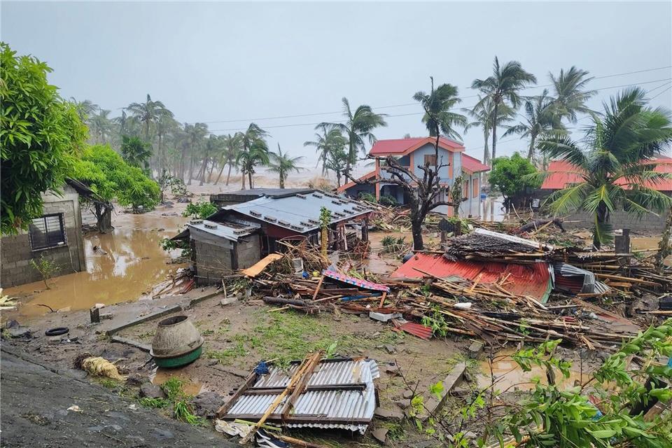 Der Supertaifun „Fung-Wong“ hat die Philippinen erreicht.---/Catanduanes LGU/XinHua/dpa