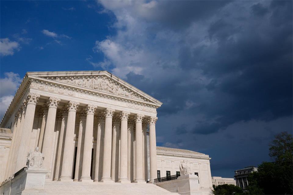 Der Supreme Court beschert der Trump-Regierung im Rechtsstreit um ihre Pläne für striktere Briefwahlregeln eine Niederlage. (Archivbild)Susan Walsh/AP/dpa