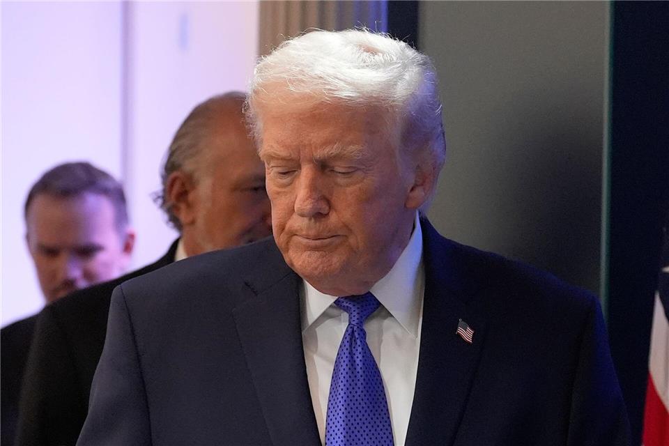 Der Supreme Court hat viele seiner Zölle für illegal erklärt - nun reagiert Trump. Alex Brandon/AP/dpa