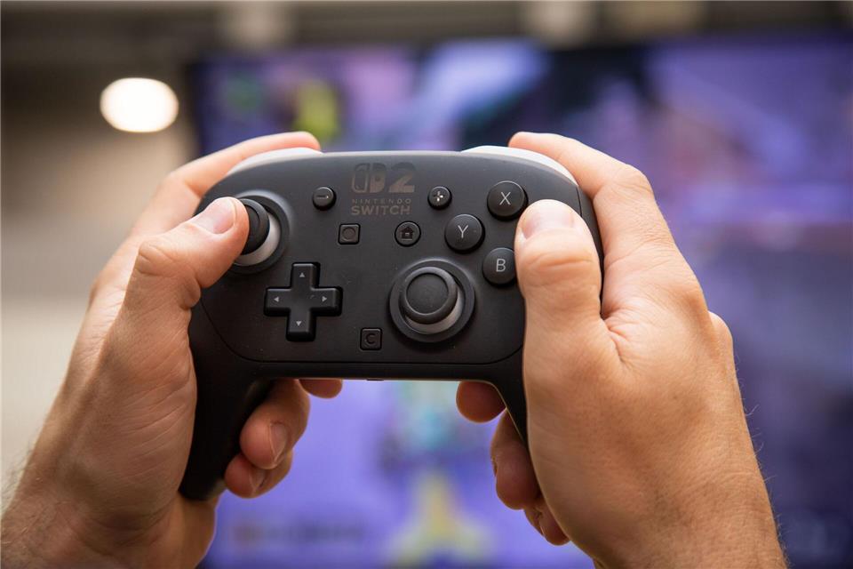 Der Switch 2 Pro Controller gehört nicht zum Lieferumfang und kostet knapp 90 Euro extra.Christin Klose/dpa-tmn