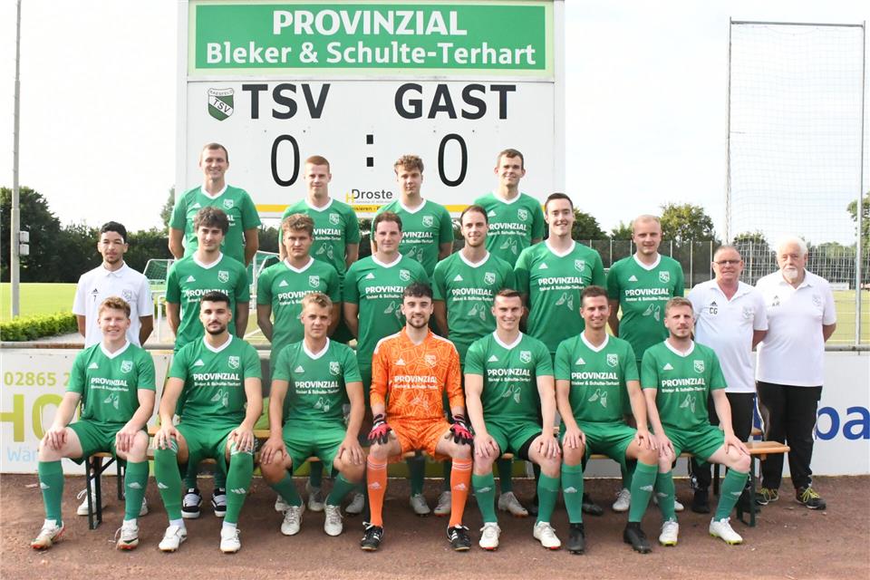 Der TSV Raesfeld (hinten von links): Christoph Platzek, Julian Kortstegge, Jason Pierags, David Ronau. Mitte von links: Hatime Oulamine, Erik Rohmann, Leon Brockmann, Luca Flak, David Steinkamp, Gero Göllmann, Simon Sondermann, Christian Gabmaier, Klaus Redmann. Unten von links: Maximilian Tücking, Egzon Recica, Daniel Bleker, Max Olbing, Pascal Unnebrink, Björn Gabmaier, Yannis Brömmel.